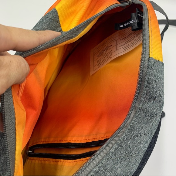 Loungefly Overwatch sling bag - Picture 3 of 8